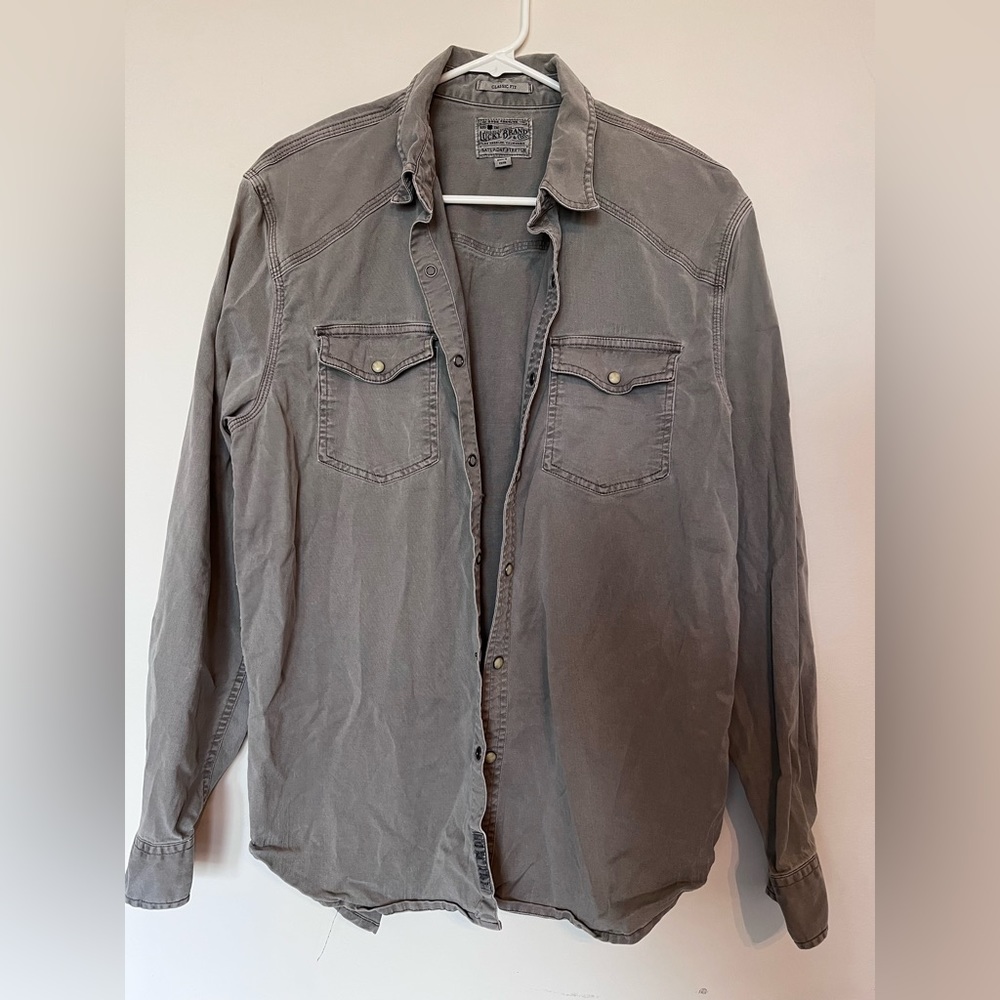 Lucky brand men’s M grey button down. Excellent condition.